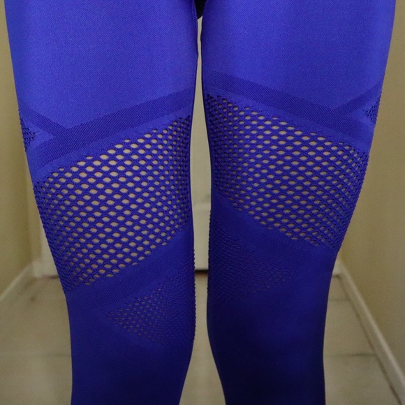Fabletics Mosaic High Waisted 7/8 leggings - Picture 2 of 5